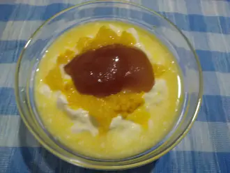 Шаг 4: Добавьте в йогурт мед.