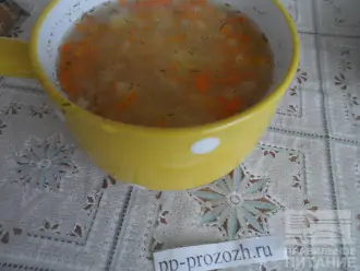 Шаг 8: Готовый суп украсьте зеленью. 