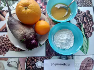 Шаг 1: Подготовьте ингредиенты для приготовления свеклы под апельсиновым маринадом.