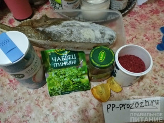 Шаг 1: Подготовьте необходимые ингредиенты. Рыбу предварительно разморозьте.