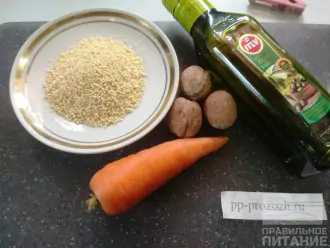 Шаг 1: Подготовьте ингредиенты: морковь, пшено, оливковое масло, грецкие орехи.
