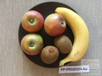 Шаг 1: Подготовьте необходимые продукты: яблоки, банан, киви.