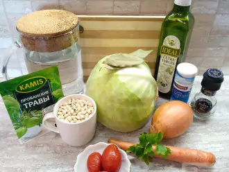 Шаг 1: Подготовьте необходимые ингредиенты для приготовления постного супа с фасолью без картофеля.