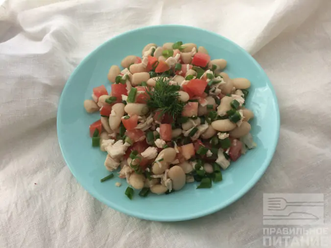 Салат с куриным филе и консервированной фасолью: рецепты
