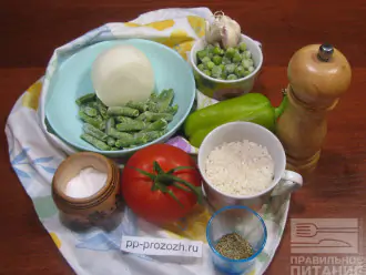 Шаг 1: Приготовьте все ингредиенты. Замороженным овощам дайте немного оттаять, свежие овощи помойте.