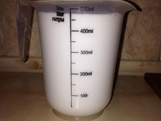 Шаг 5: Кокосовое молоко разбавьте водой (по желанию). Вы можете использовать кокосовое молоко, приготовленное дома и в этом случае можно не разбавлять.
Чтобы узнать как приготовить кокосовое молоко дома, переходите по ссылке на рецепт: https://pp-prozozh.ru/kokosovoe-moloko.html