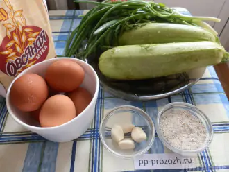 Шаг 1: Подготовьте ингредиенты: кабачки, укроп, петрушку, лук зеленый, чеснок, соль, муку овсяная.