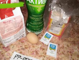 Шаг 1: Подготовьте необходимые ингредиенты. Яйцо и йогурт должны быть теплыми.