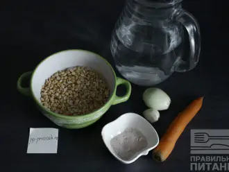 Шаг 1: Подготовьте ингредиенты для каши. Советую взять колотый горох, воду, соль гималайскую, лук, морковь, чеснок.