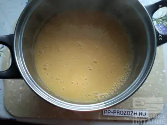 Шаг 5: Воспользуйтесь блендером для однородной массы крем-супа.