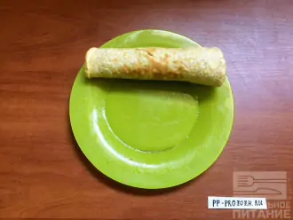 Шаг 6: Готовый овсяноблин выложите на тарелку, можно посыпать зеленью.