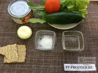 Шаг 1: Приготовьте ингредиенты. Вымойте и очистите овощи.