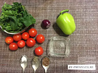 Шаг 1: Приготовьте ингредиенты. Вымойте овощи и очистите.