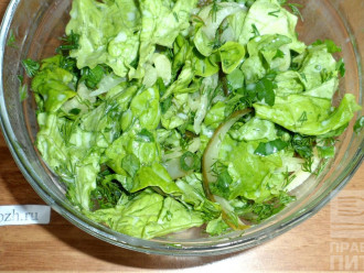 Шаг 8: Салат подавайте сразу после приготовления.