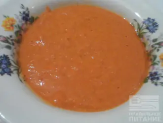 Шаг 7: Измельчите суп в блендере. Подавайте со свежей зеленью.