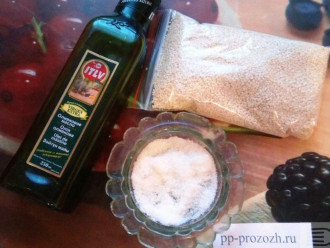 Шаг 1: Подготовьте: кунжут, оливковое масло, щепотку соли.