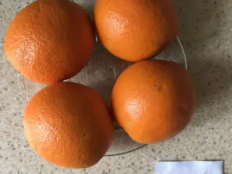Шаг 1: Подготовьте и хорошо помойте апельсины.