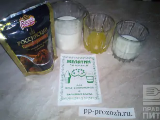 Шаг 1: Подготовьте ингредиенты: молоко, какао, мед, ряженку и желатин.