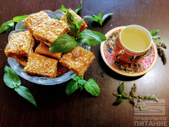 Шаг 10: Печенье можно подавать с травяным чаем или соками.