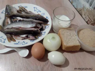 Шаг 1: Подготовьте необходимые продукты. Если возьмете готовое рыбное филе, значительно сократите время приготовления.