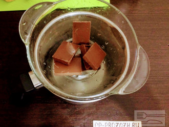 Шаг 6: Шоколад растопите на водяной бане.
