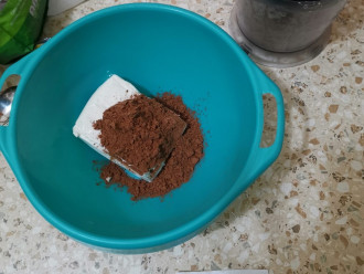 Шаг 4: Соедините творог с какао.