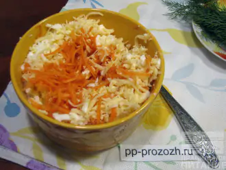 Шаг 5: Соедините все основные ингредиенты: морковь, яйцо и сыр.  