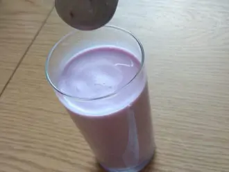 Шаг 4: Хорошенько размешайте пюре в молоке.