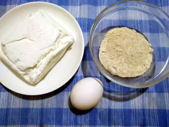 Шаг 1: Подготовьте муку, яйцо и творог.