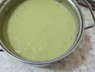 Шаг 14: Овощной крем-суп готов. Приятного аппетита!
Если Вам хочется добавить чего-то, то рекомендую добавить зелень, отварную курицу, или ветчину при подаче. 