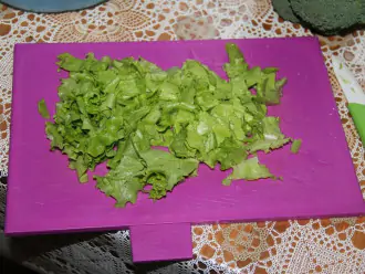 Шаг 3: Нарежьте салат.