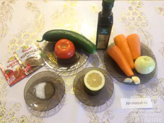 Шаг 1: Приготовьте все ингредиенты согласно списка. Морковь, репчатый лук и чеснок почистите.