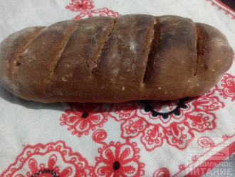 Шаг 7: Готовый хлеб выложите на полотенце и дайте полностью остыть. Нарезать хлеб можно только тогда, когда он будет комнатной температуры.