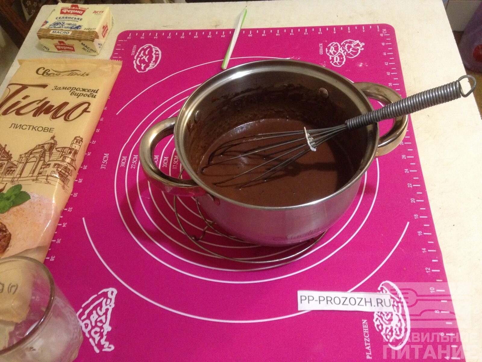 Слойки с шоколадом из слоеного теста в виде розочек: рецепт с фото пошагово